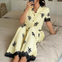 Conjunto de pijama con top de cárdigan y pantalones con estampado y ribete de encaje