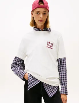 Camiseta de mujer con gráficos relaxed fit - Tommy Jeans - FashionsVida