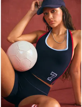 FeatherFit™ PulsePlay Top de Tirantes Halter Largo hasta la Cintura con Ribete en Contraste y Gráfico Numérico Frontal, Bajo Impacto, para Yoga, E - Shein - FashionsVida