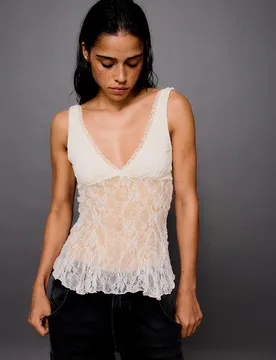 Top À Bretelles En Dentelle L Écru - Bershka - FashionsVida