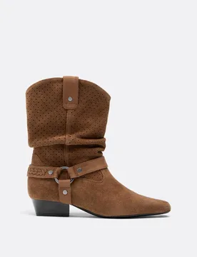 Slouchy-Cowboy-Stiefeletten aus perforiertem Leder BRAUN 35 - Stradivarius - FashionsVida