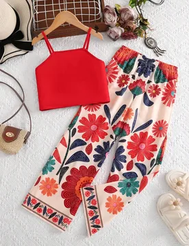Conjunto de top corto con nudo trenzado y tirantes, pantalones largos holgados de pierna recta y chaleco tejido con estampado floral y tótem bohemio - Shein - FashionsVida