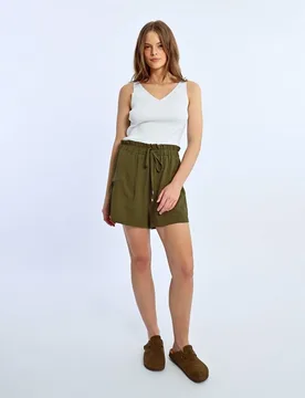 Short de mujer con lazada detalle pliegue - Lili Sidonio - FashionsVida