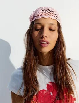 Casque Tricot Fleur Rose - Bershka - FashionsVida