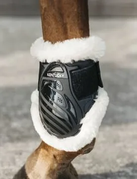 Vegane Lammfellstreichkappe YOUNG HORSE, schwarz L - Kentucky Horsewear - FashionsVida