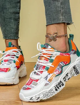 Zapatillas de plataforma con cuña con estampado de arte pop beige, zapatos de correr estilo dopamina para la calle, regalo perfecto para fiestas, Dí - Shein - FashionsVida