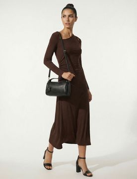 Abito maxi con scollo asimmetrico - marrone scuro