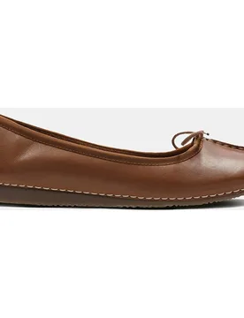 Zapato Freckle Ice Dark Tan Lea en color Dark Tan Lea con suela de TR - Clarks - FashionsVida