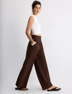 Weite Stoffhose mit verstellbaren Knöpfen Braun 34 - Stradivarius - FashionsVida