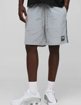 Herren Lockere Passform Hochglanz Crinkle Nylon Shorts Light Grey Größe Small - boohooMAN - FashionsVida