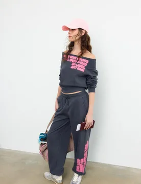 Sweatshirt mit U-Boot-Ausschnitt und Print Graumeliert XS - Stradivarius - FashionsVida