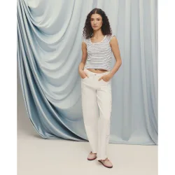 Pantalón de mujer leg con ojetes bordado