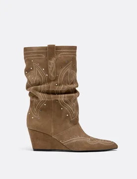 Lederstiefel mit Keilabsatz BEIGE 40 - Stradivarius - FashionsVida