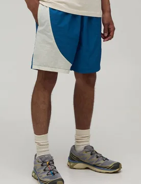 Men's Relaxed Fit Curved Panel Mid Length Nylon Shorts Blue Size Medium Blue M - boohooMAN - FashionsVida