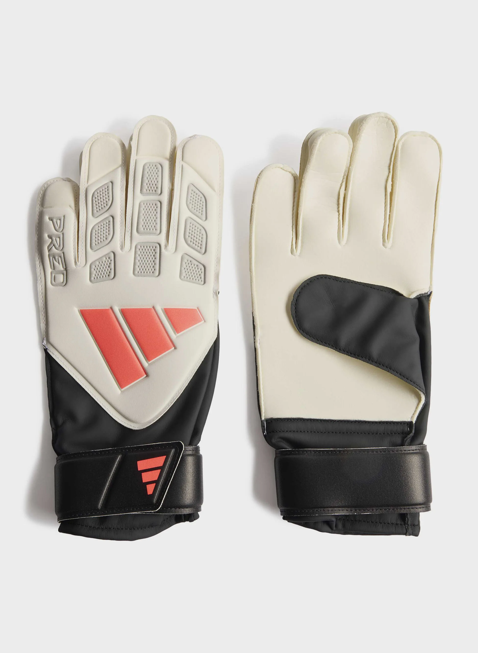 ADIDAS GUANTO PORTIERE PREDATOR - Adidas - FashionsVida