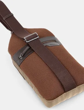 Bolso bandolera unisex con detalles en piel - Scharlau - FashionsVida