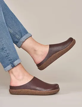Women's 'Pevensey' Unlined Leather Clogs Shoes in Dark Red Size: 7 - Dark Red - Size: 7 - Moshulu - FashionsVida