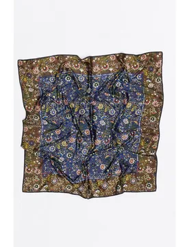 Pañuelo flores con marco logos - Bimba y Lola - FashionsVida
